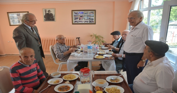 NEBOLU VAKFI, BAYRAMDA HUZUREVN UNUTMADI