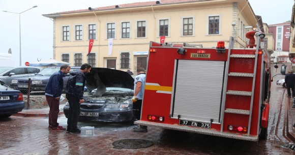 SEYR HALNDEK OTOMOBLDE YANGIN IKTI