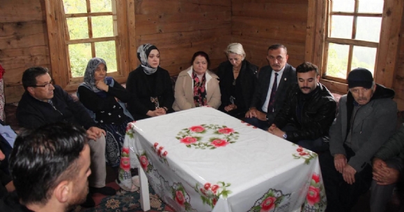 DERES�K� K�Y�NDE YARALAR SARILIYOR